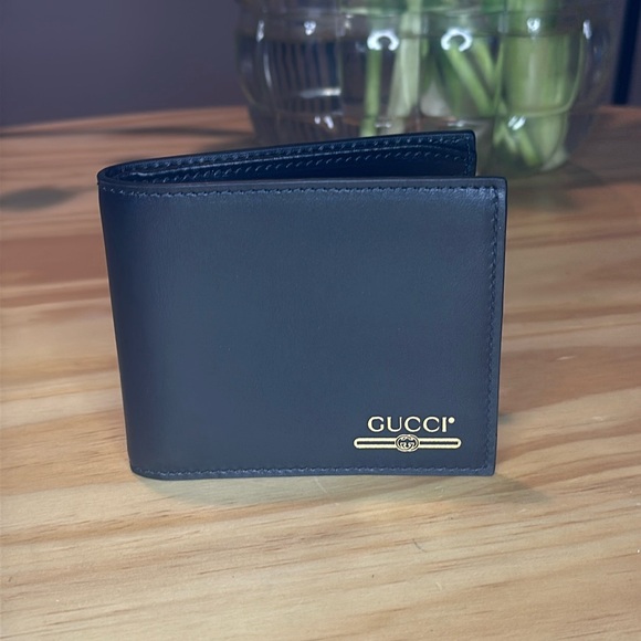 Authentic GUCCI Vintage Logo Mens Bi Fold Wallet Black NEW WITHOUT BOX - Picture 1 of 6